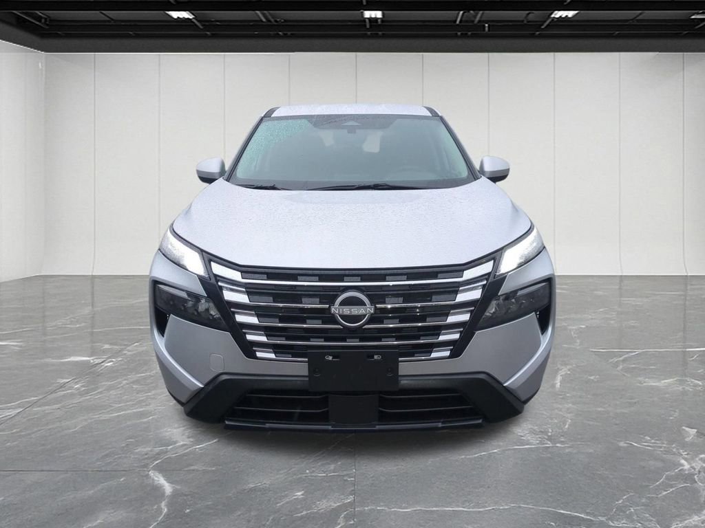 Used 2025 Nissan Rogue SV image 3