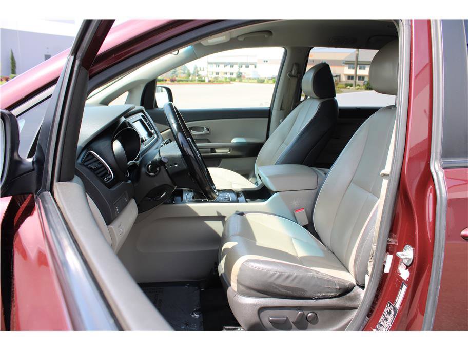 Used 2017 Kia Sedona LX w/ LX Essentials Premium Package FWD image 8