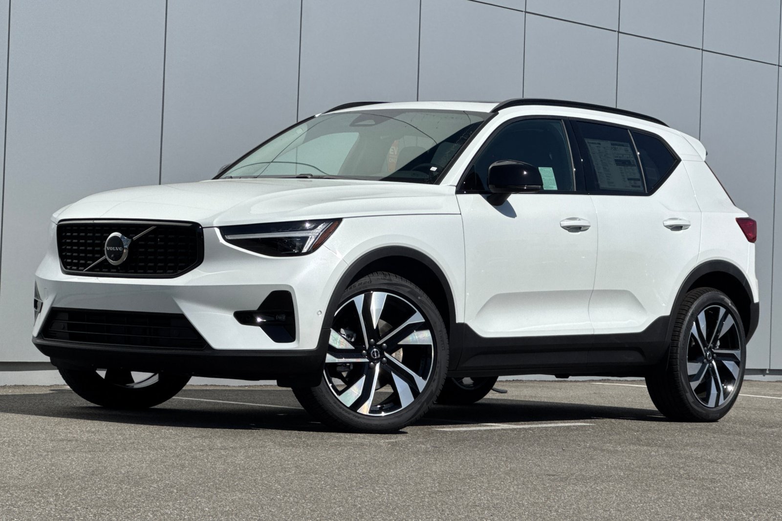 New 2026 Volvo XC40 B5 Ultra w/ Protection Package Premier