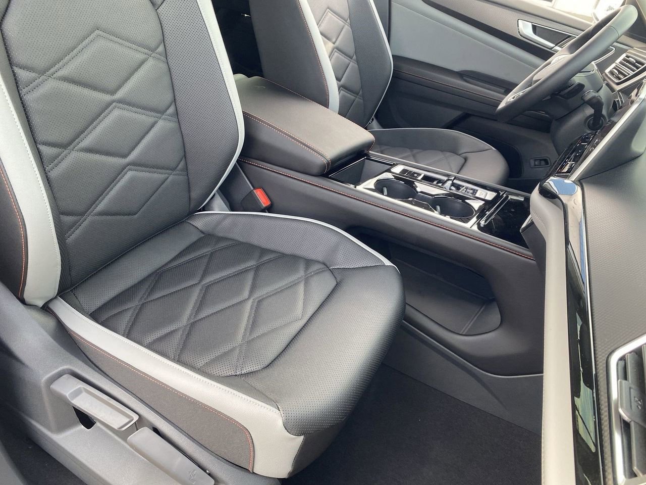 New 2026 Volkswagen Atlas Peak Edition image 7