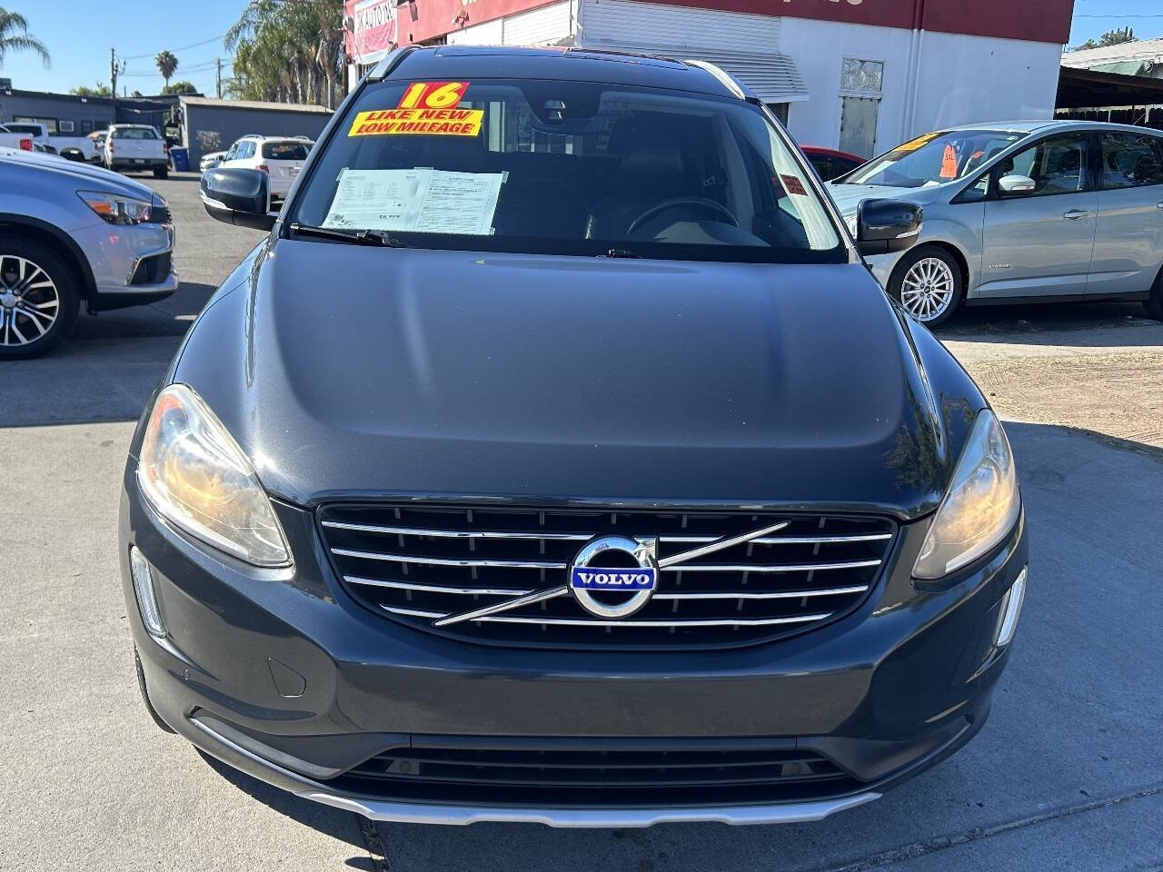 Used 2016 Volvo XC60 T5 Premier w/ Proximity Package FWD image 3
