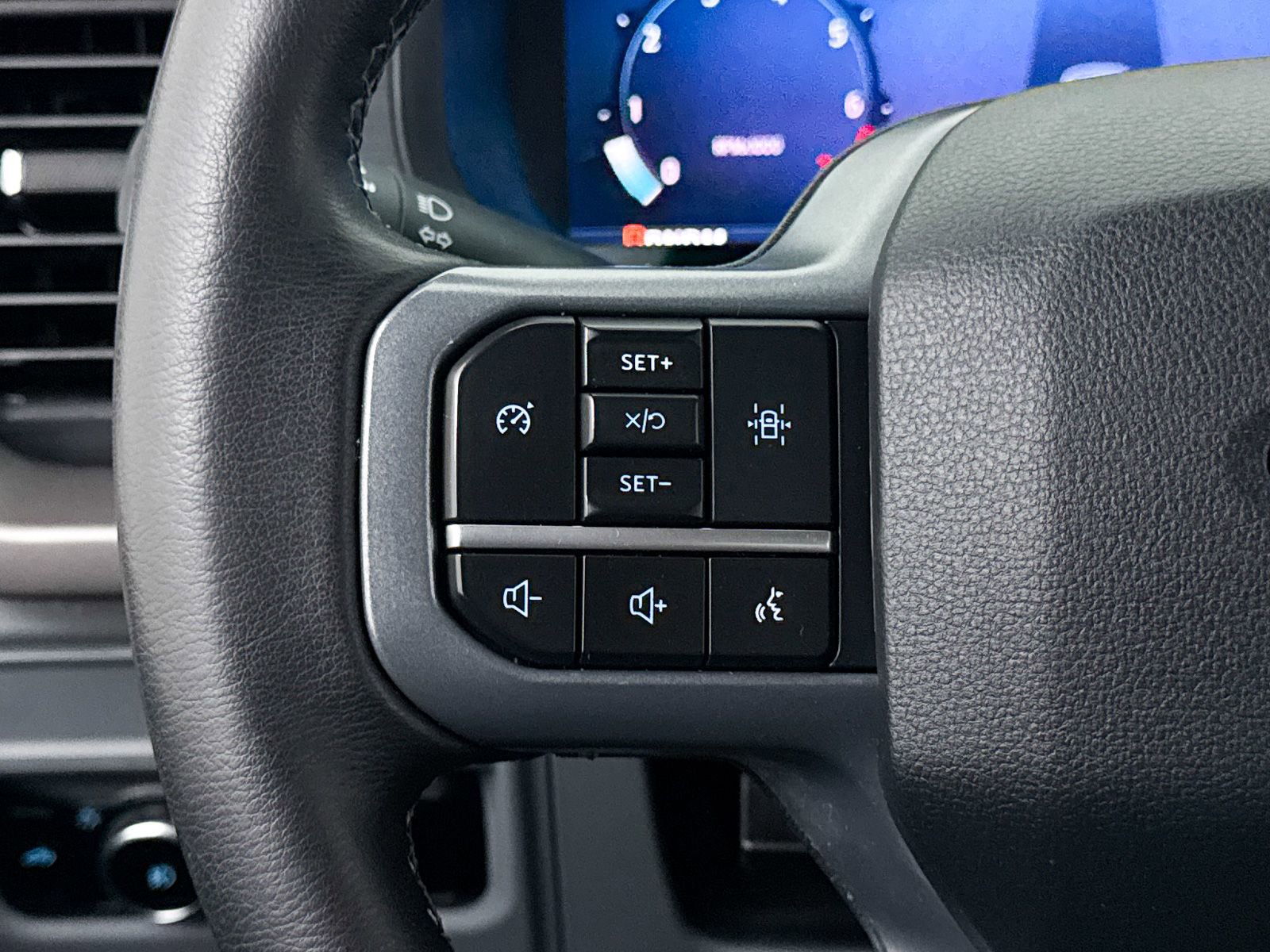 Used 2024 Ford F150 XLT w/ FX4 Off-Road Package image 32