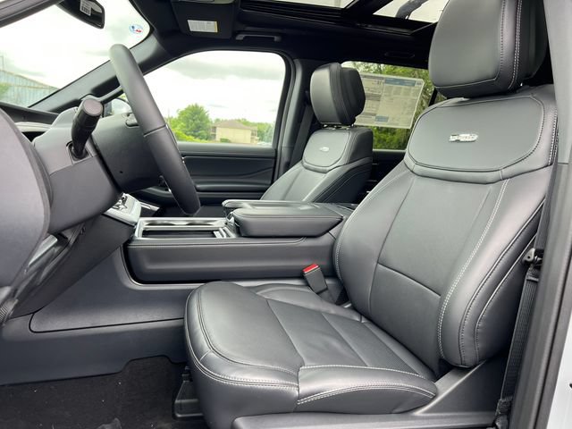 New 2026 Ford Expedition Platinum w/ Stealth Performance Package AWD/4WD image 4