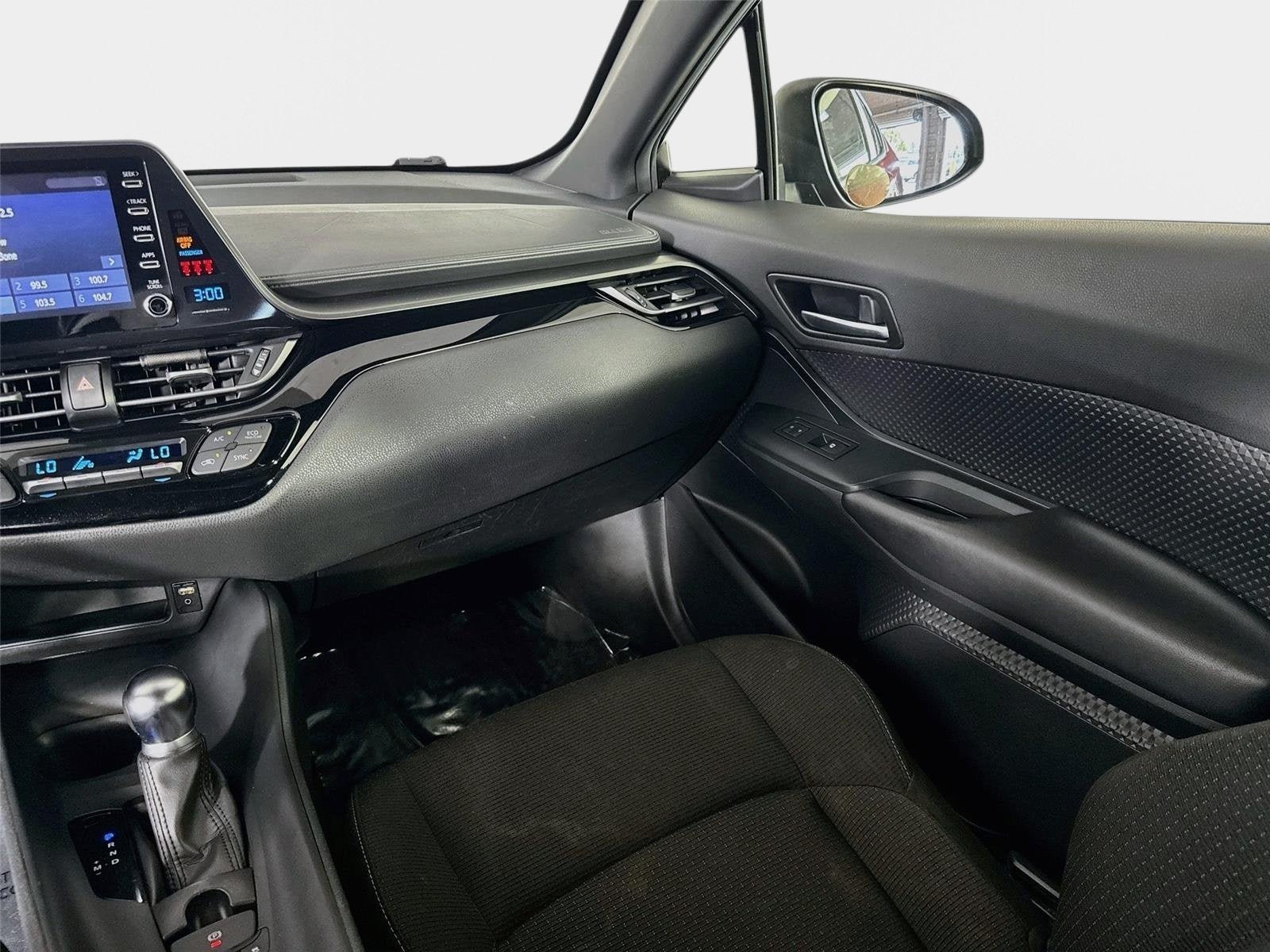 Used 2019 Toyota C-HR LE FWD image 23