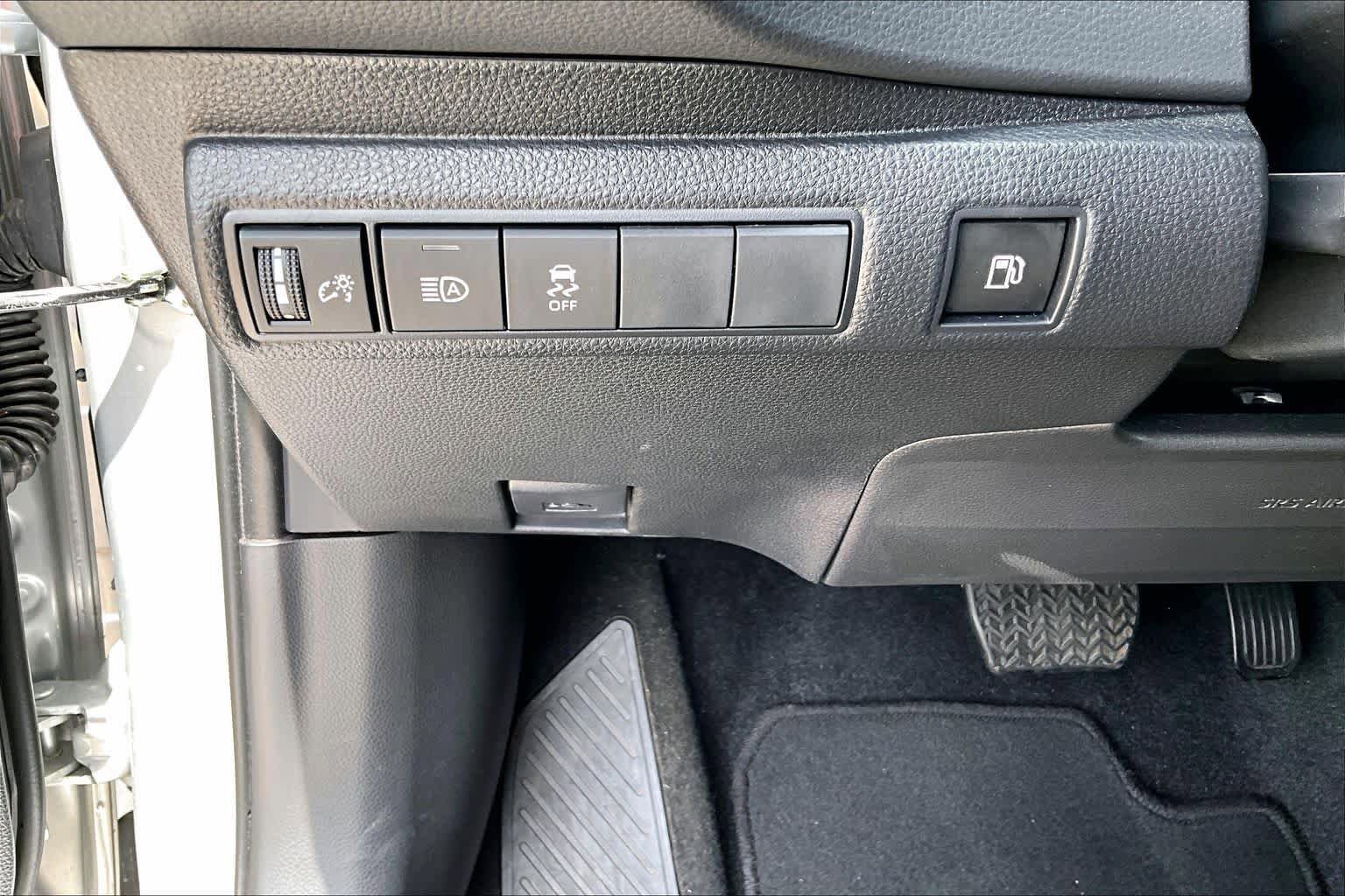 Used 2026 Toyota Corolla SE FWD image 32