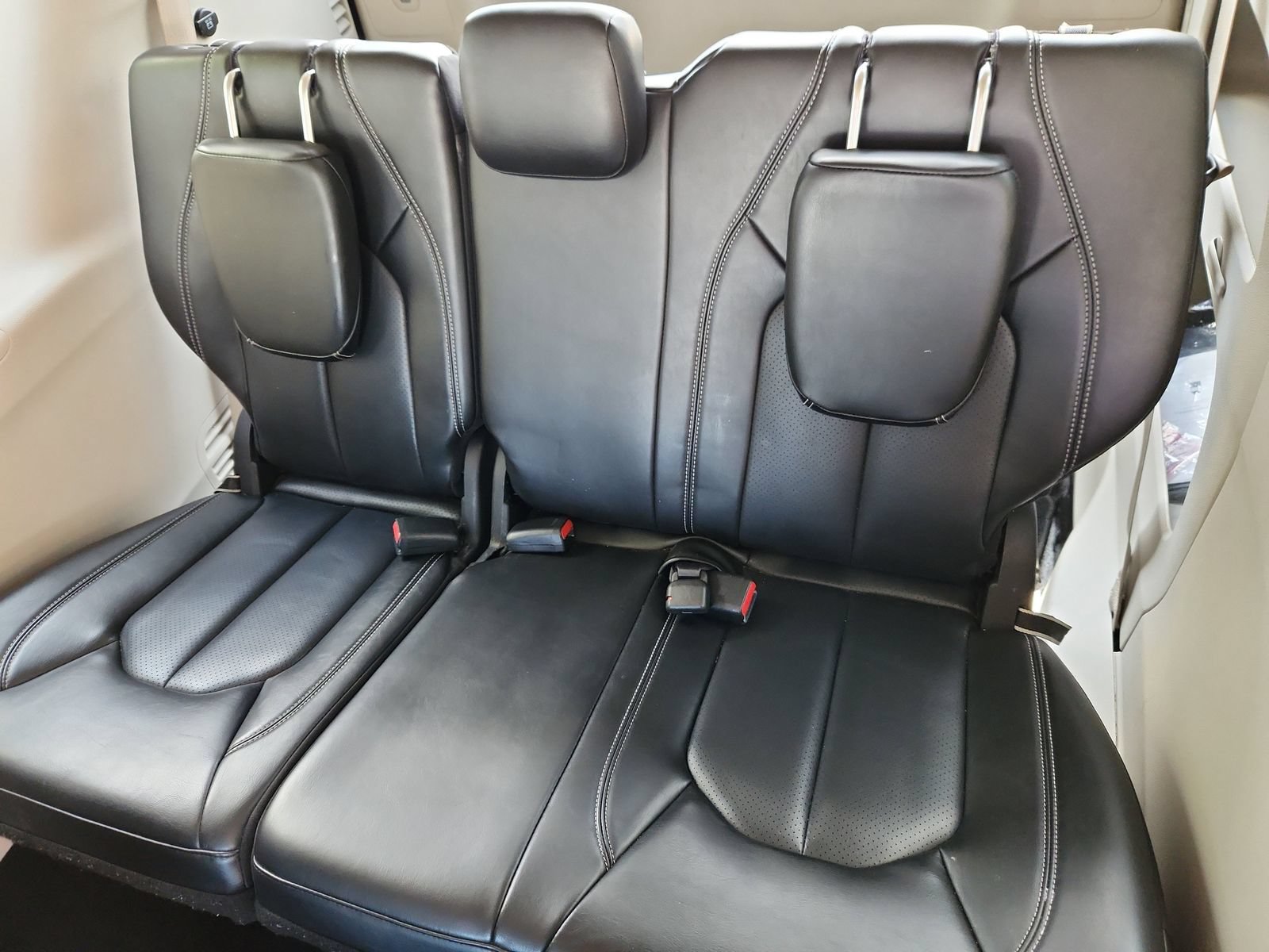 Used 2023 Chrysler Pacifica Touring-L FWD image 12