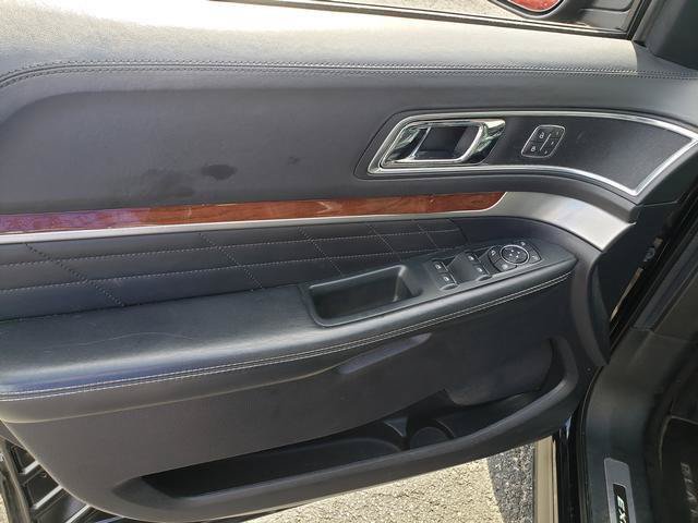 Used 2019 Ford Explorer Platinum AWD/4WD image 11