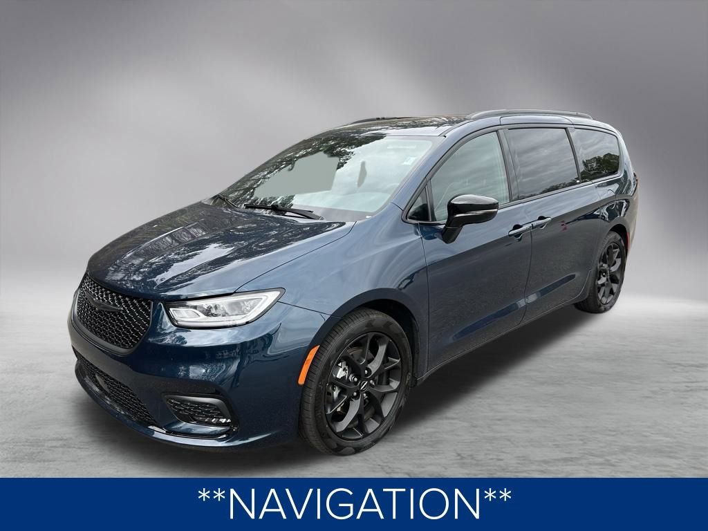 Used 2025 Chrysler Pacifica Limited image 13