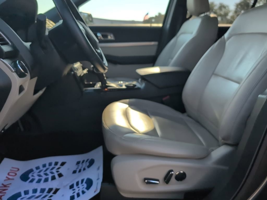 Certified 2018 Ford Explorer XLT w/ Equipment Group 202A image 8