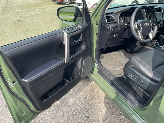 Used 2022 Toyota 4Runner TRD Sport AWD/4WD image 10