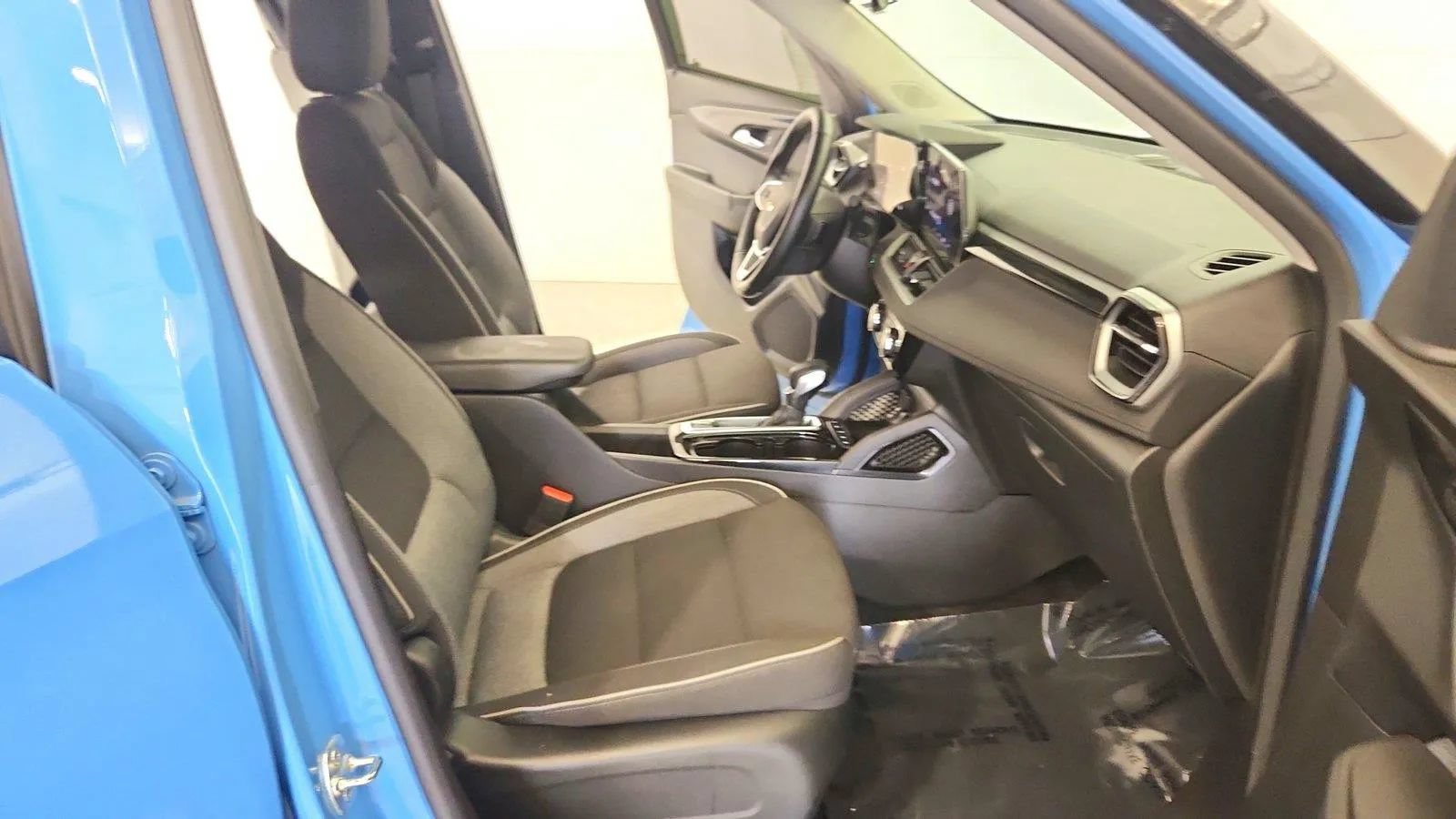 Used 2024 Chevrolet TrailBlazer LT w/ LT Cold Weather Package FWD image 29