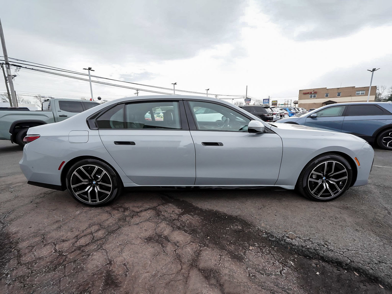 Used 2025 BMW 740i xDrive AWD/4WD image 55