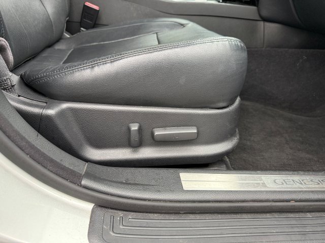 Used 2013 Hyundai Genesis 3.8 image 22