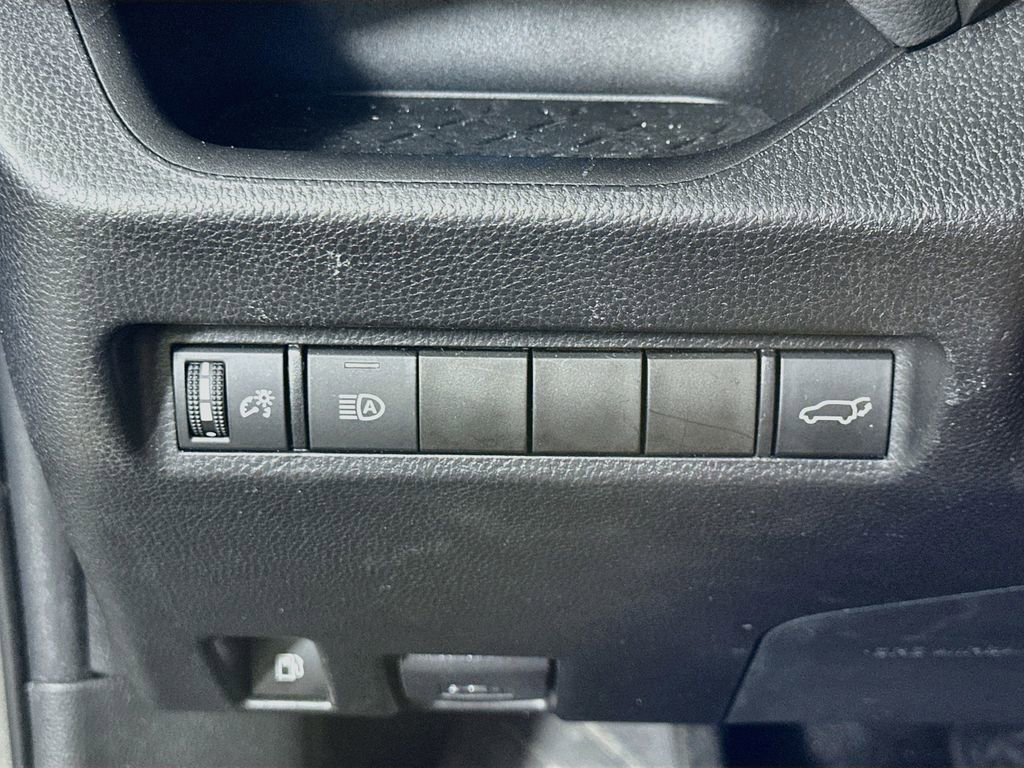 Used 2022 Toyota RAV4 XSE AWD/4WD image 19