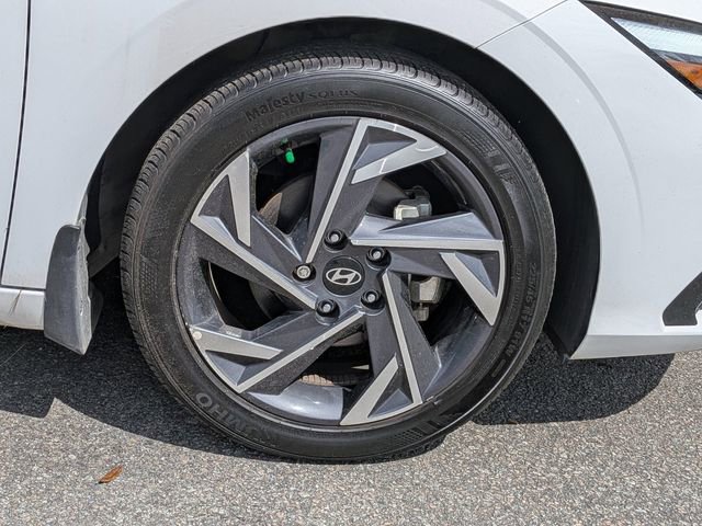 Certified 2025 Hyundai Elantra SEL image 12