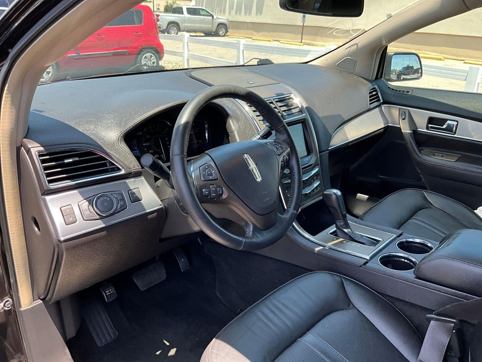 Used 2013 Lincoln MKX AWD image 16