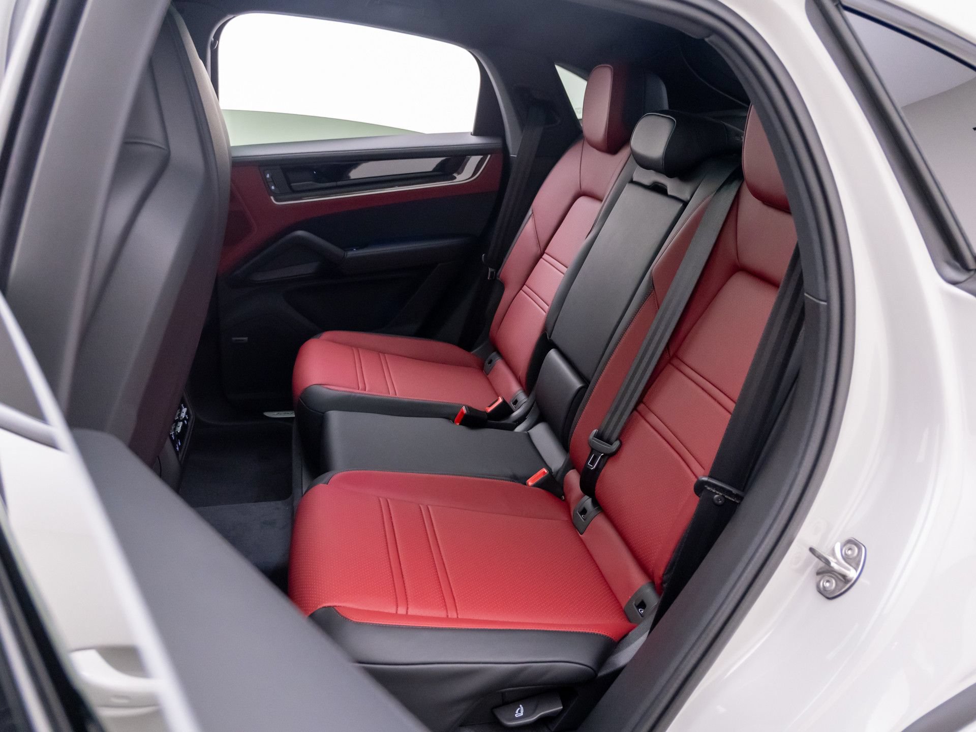 New 2026 Porsche Cayenne Coupe AWD/4WD image 17