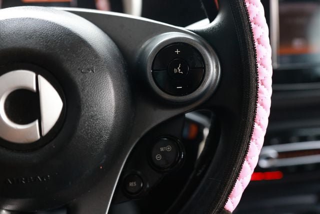 Used 2016 smart fortwo passion RWD image 24