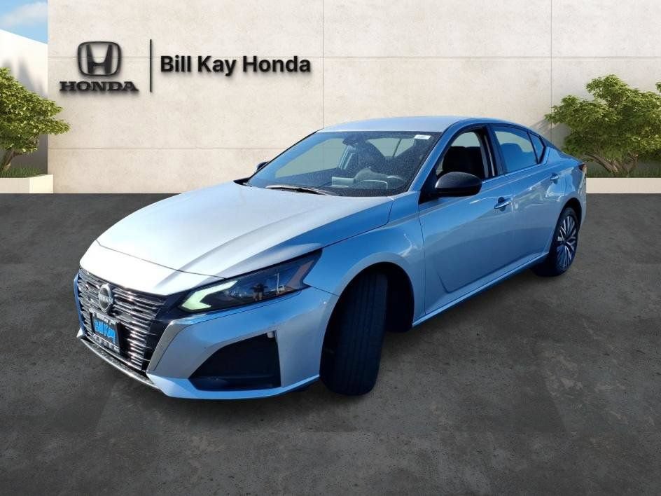 Used 2024 Nissan Altima 2.5 SV AWD/4WD image 8
