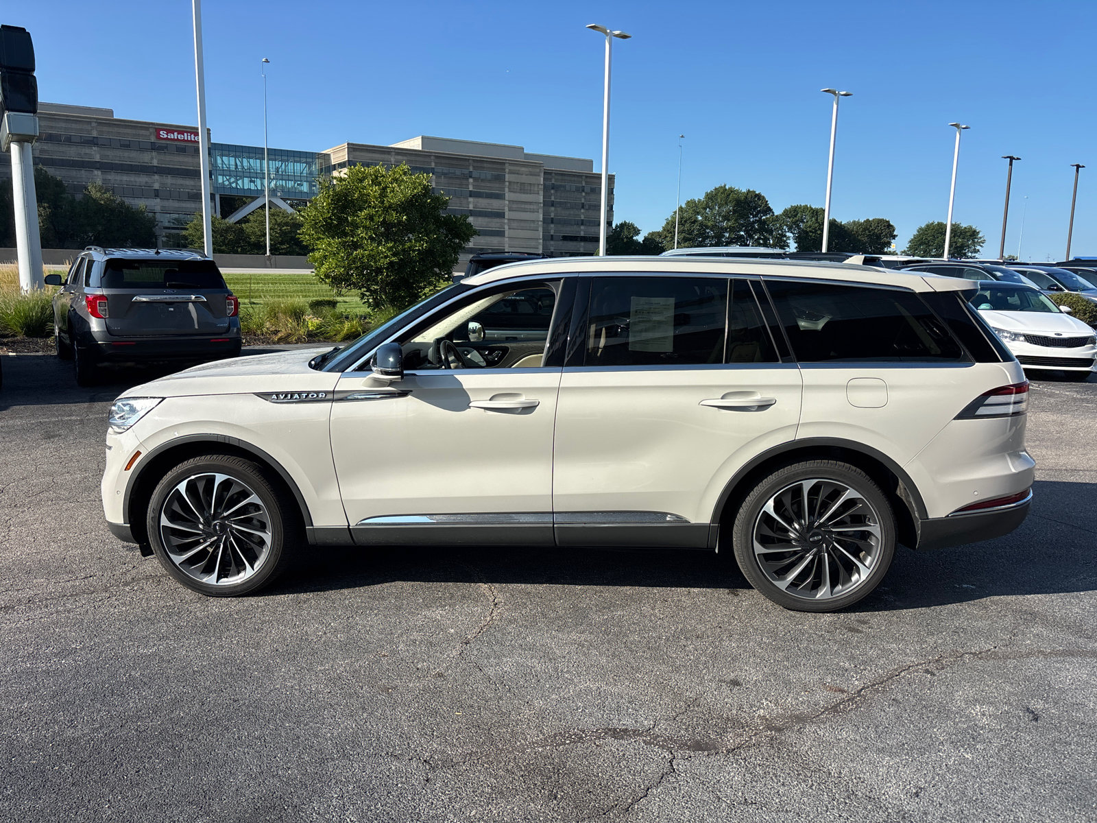 Certified 2020 Lincoln Aviator Reserve w/ Equipment Group 202A AWD/4WD image 4