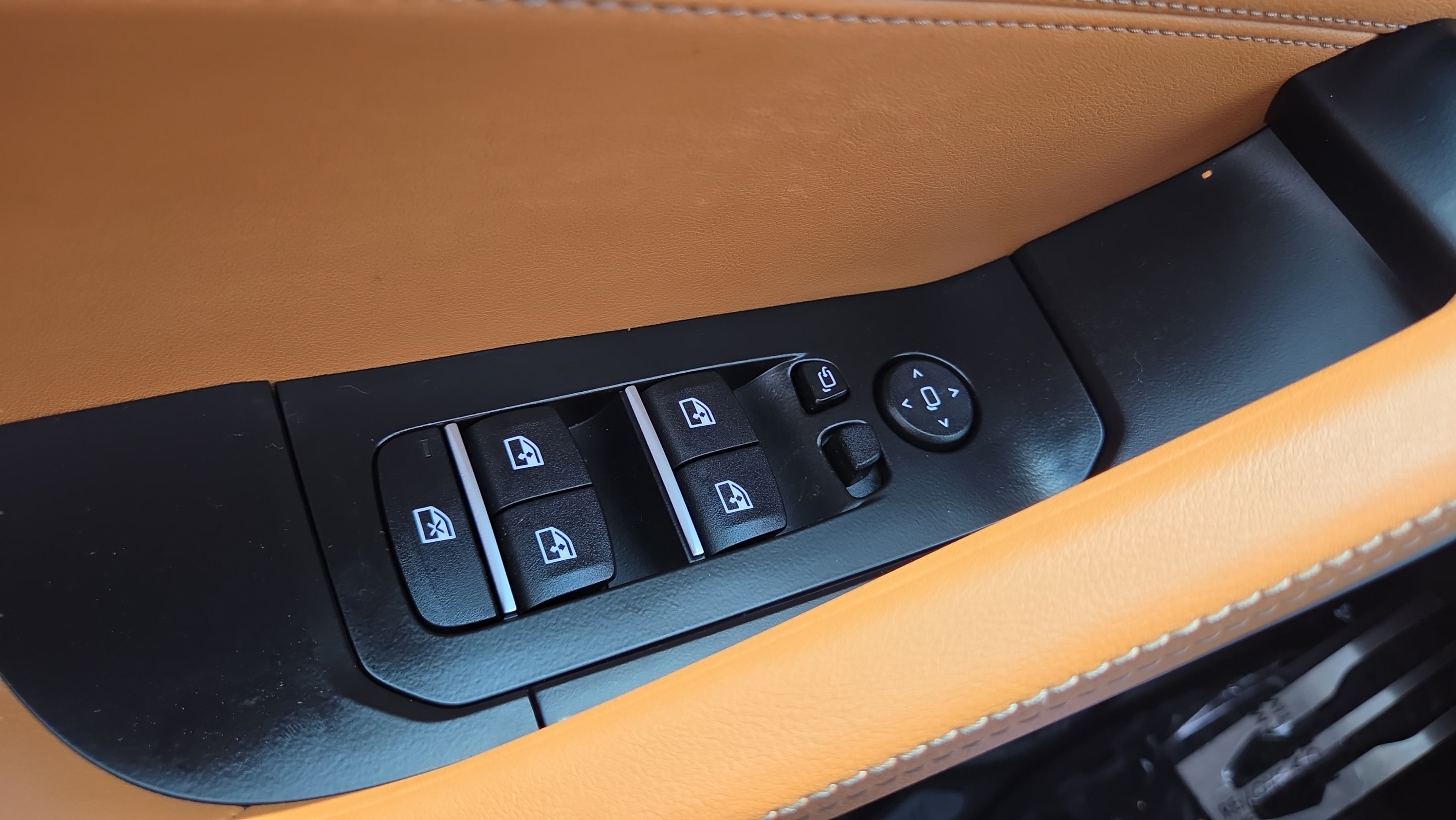Used 2025 BMW X6 M60i AWD/4WD image 34