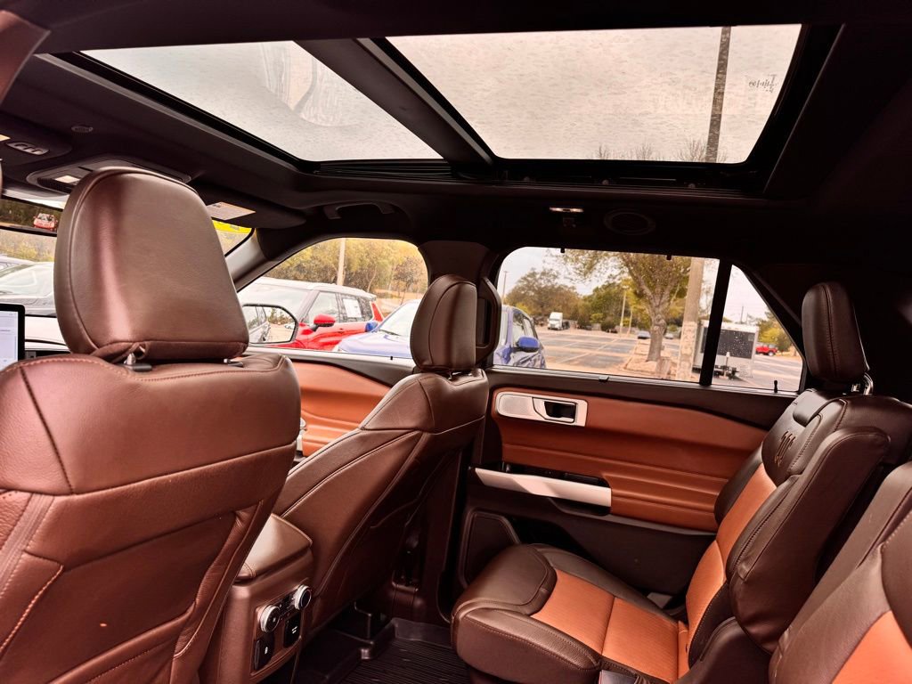 Used 2021 Ford Explorer King Ranch w/ Premium Technology Package image 27