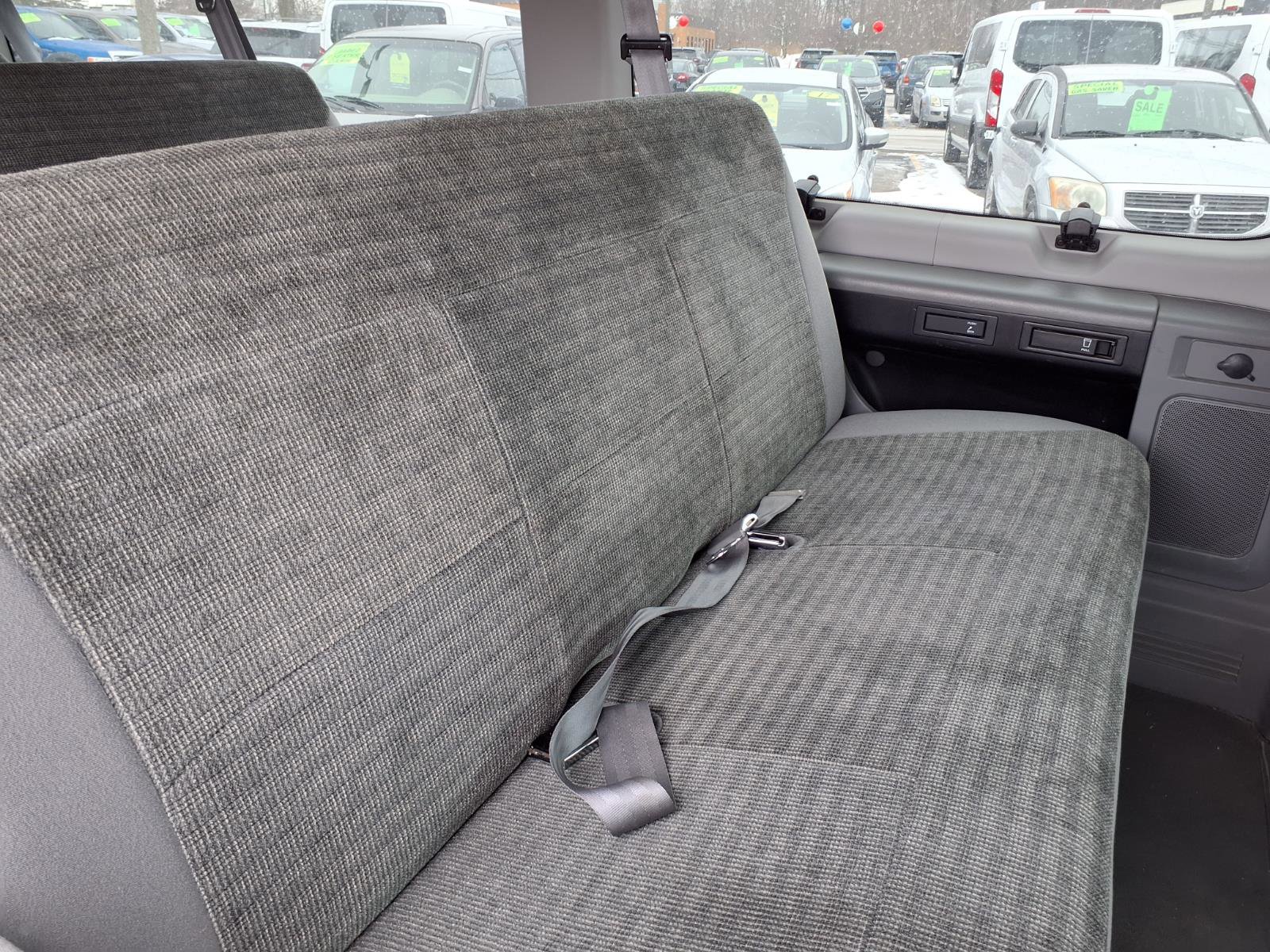 Used 2004 Ford E-350 and Econoline 350 XLT image 6