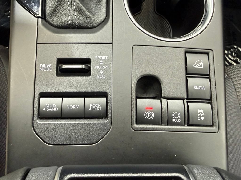 Used 2024 Toyota Highlander LE AWD/4WD image 42