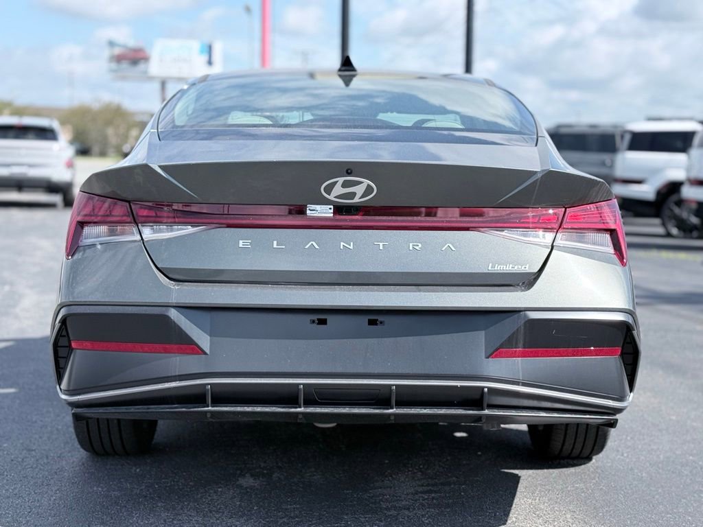 New 2025 Hyundai Elantra Limited image 6