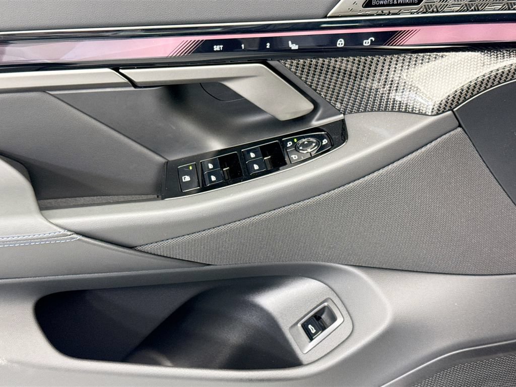 New 2027 BMW 550e xDrive AWD/4WD image 22