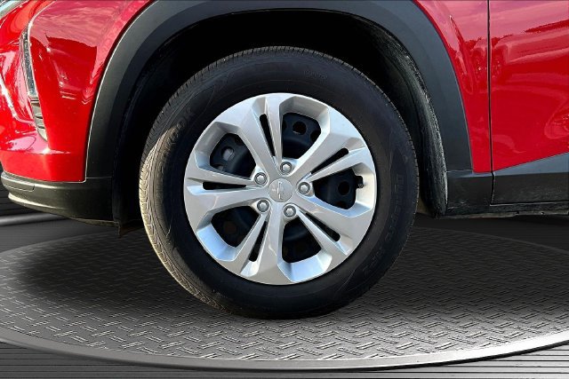 Used 2026 Chevrolet Trax LS FWD image 32