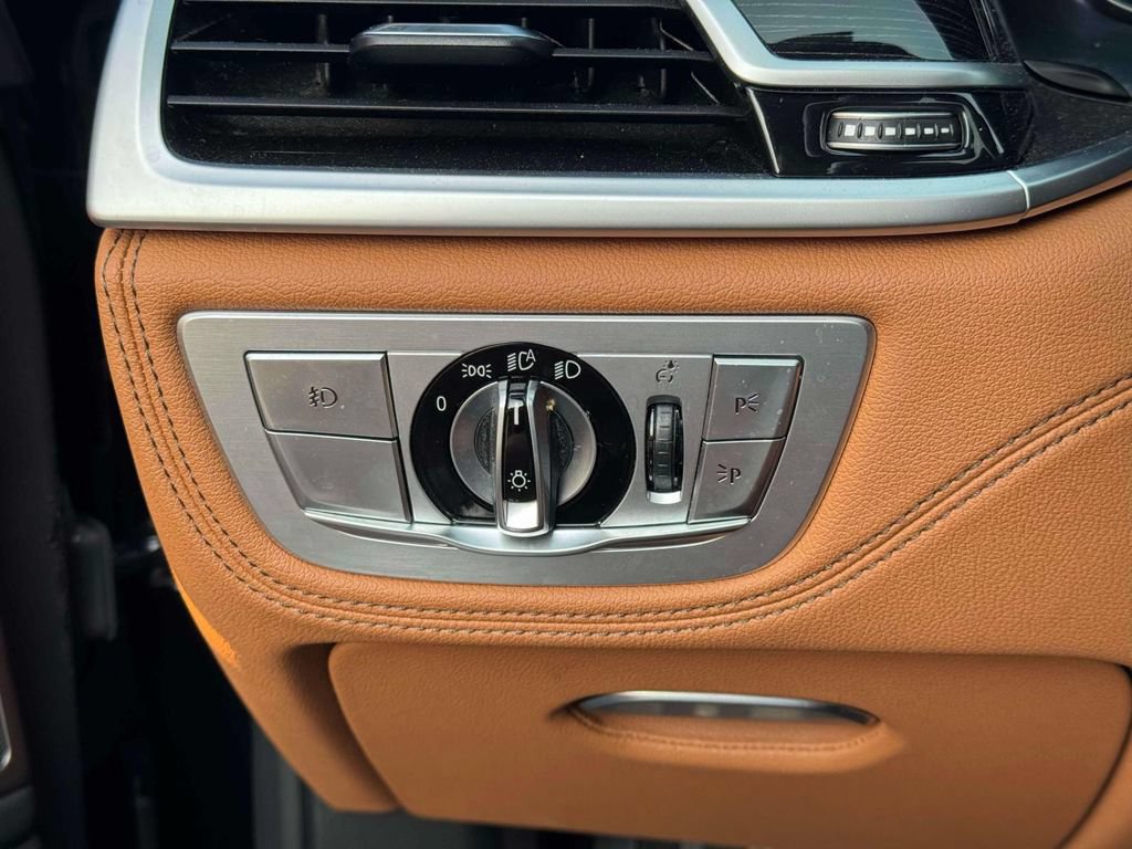 Used 2019 BMW 750i xDrive w/ Executive Package AWD/4WD image 22