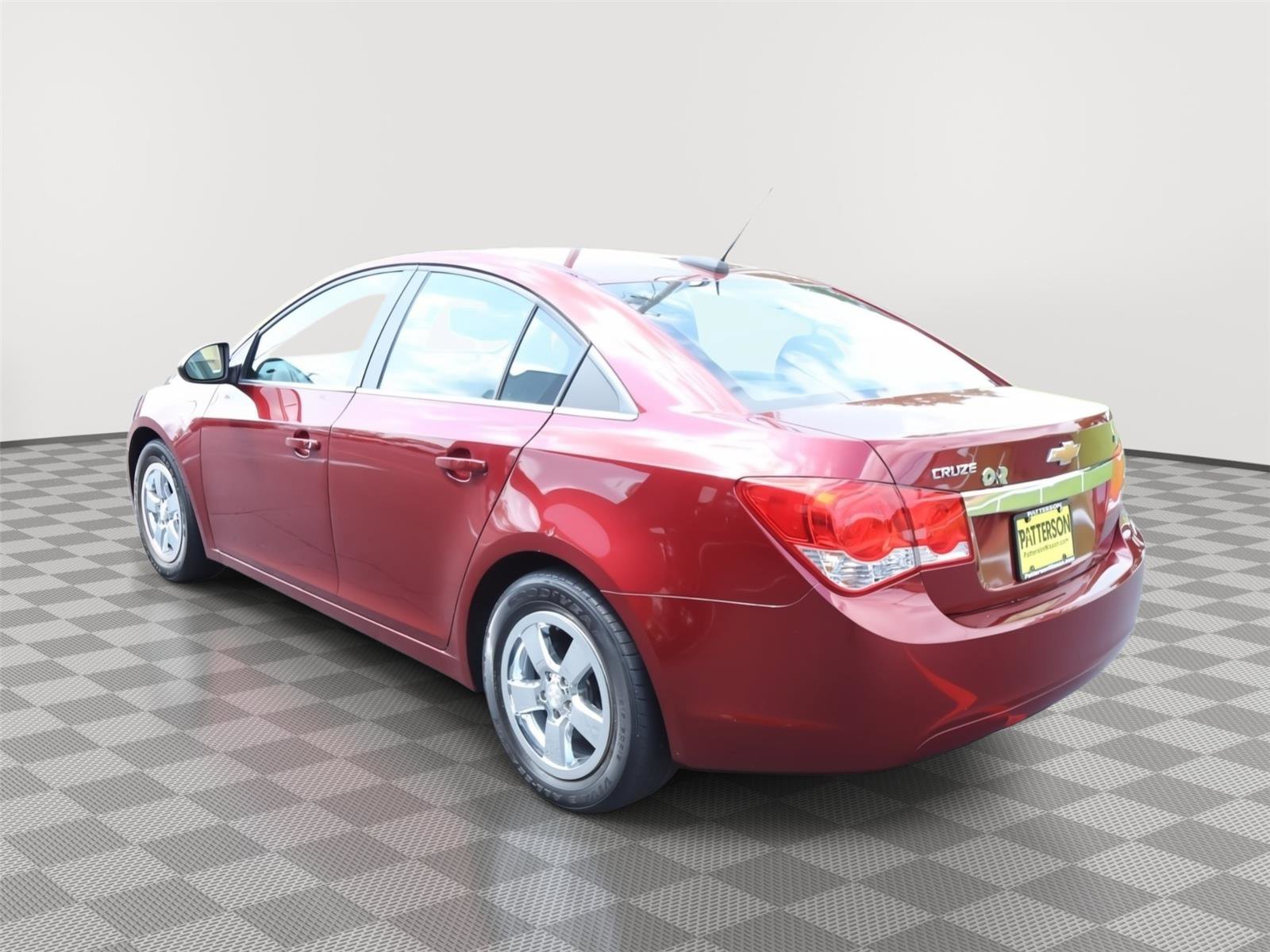 Used 2016 Chevrolet Cruze LT w/ Sun And Sound Package FWD image 4
