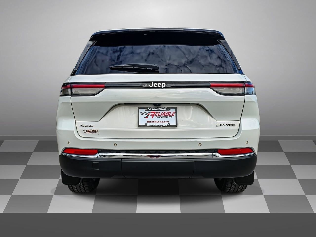 Used 2023 Jeep Grand Cherokee Limited w/ MOPAR Finishing Package AWD/4WD image 5