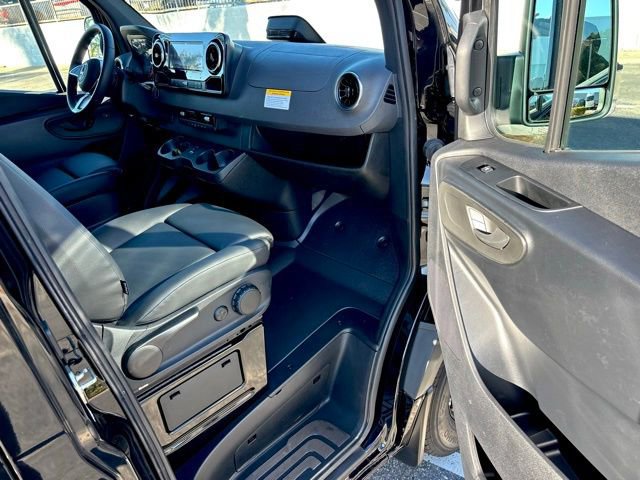 Used 2025 Mercedes-Benz Sprinter 3500 image 28