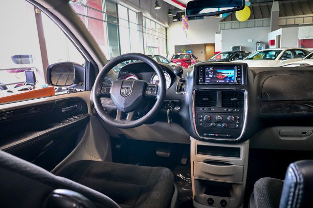 Used 2019 Dodge Grand Caravan SE FWD image 24