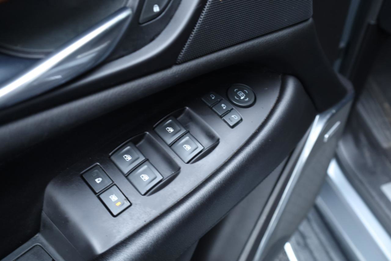 Used 2019 Cadillac Escalade ESV Luxury image 25