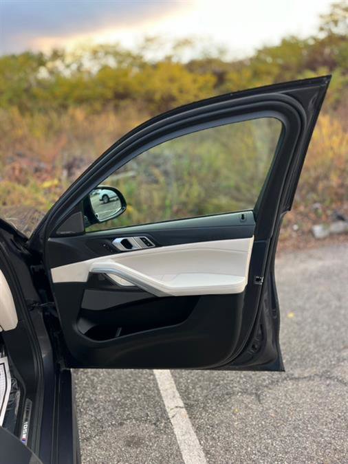 Used 2020 BMW X6 M50i w/ Premium Package image 36