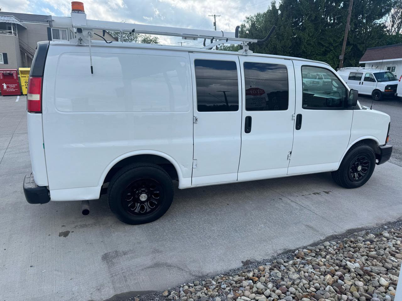 Used 2011 Chevrolet Express 1500 RWD image 6