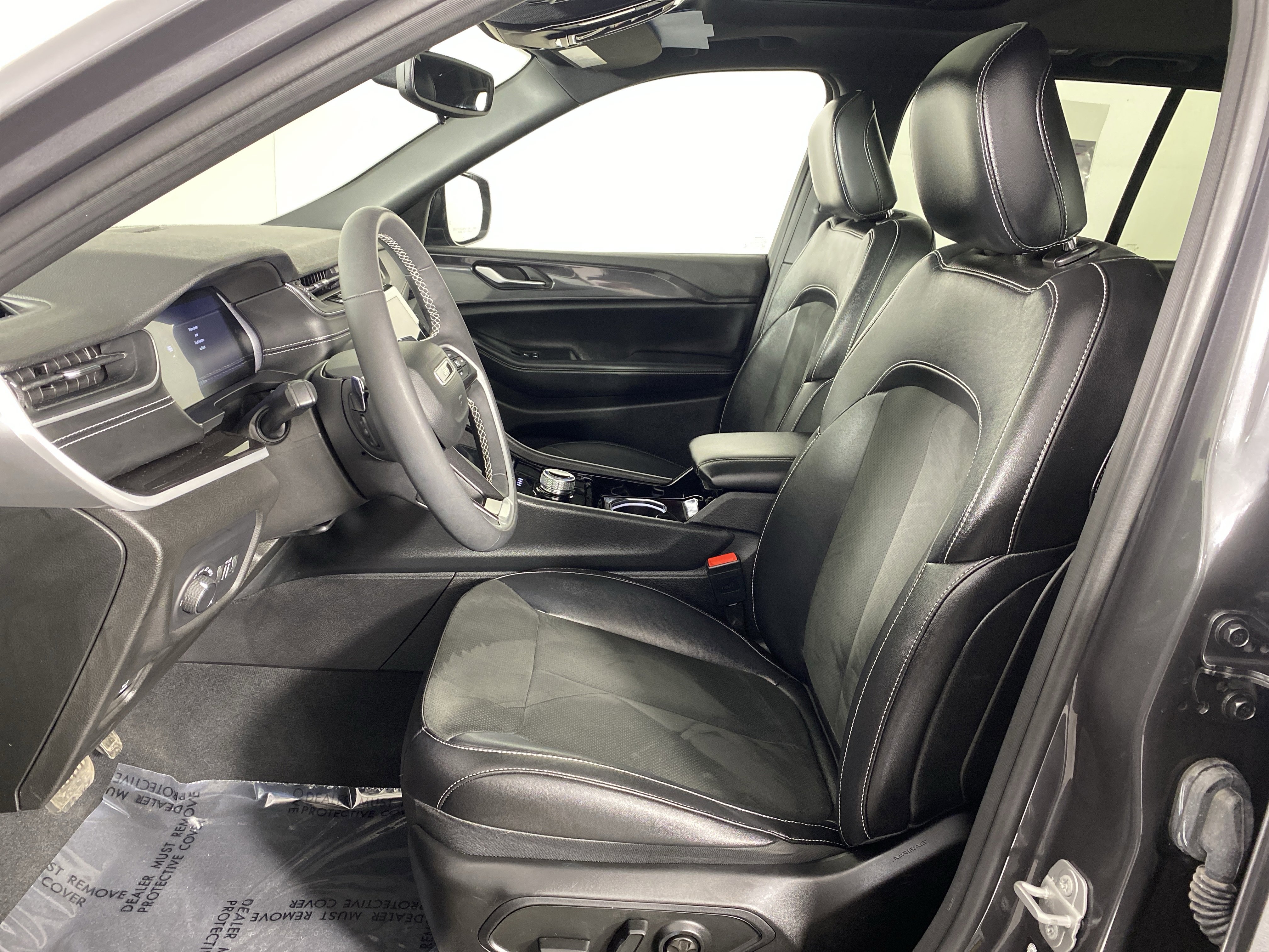 Used 2023 Jeep Grand Cherokee Altitude image 16