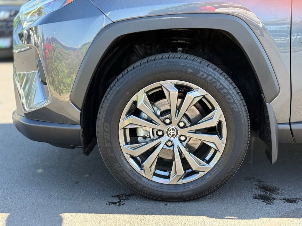 Used 2022 Toyota RAV4 XLE Premium AWD/4WD image 9