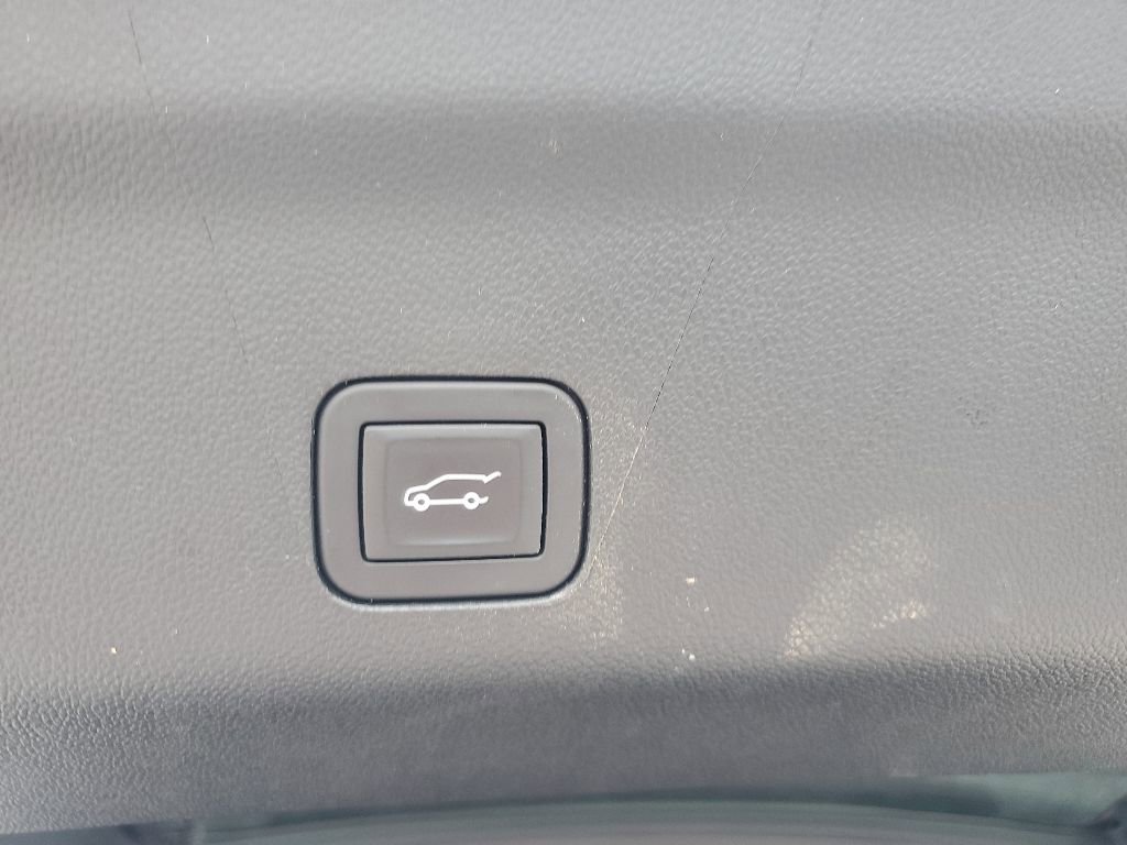 Used 2025 Chevrolet Suburban LT AWD/4WD image 19