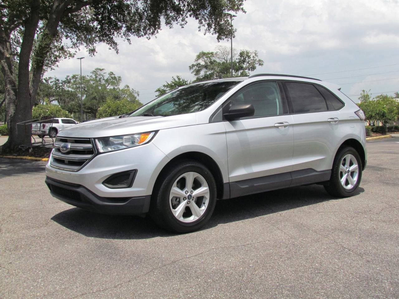 Used 2018 Ford Edge SE FWD image 3
