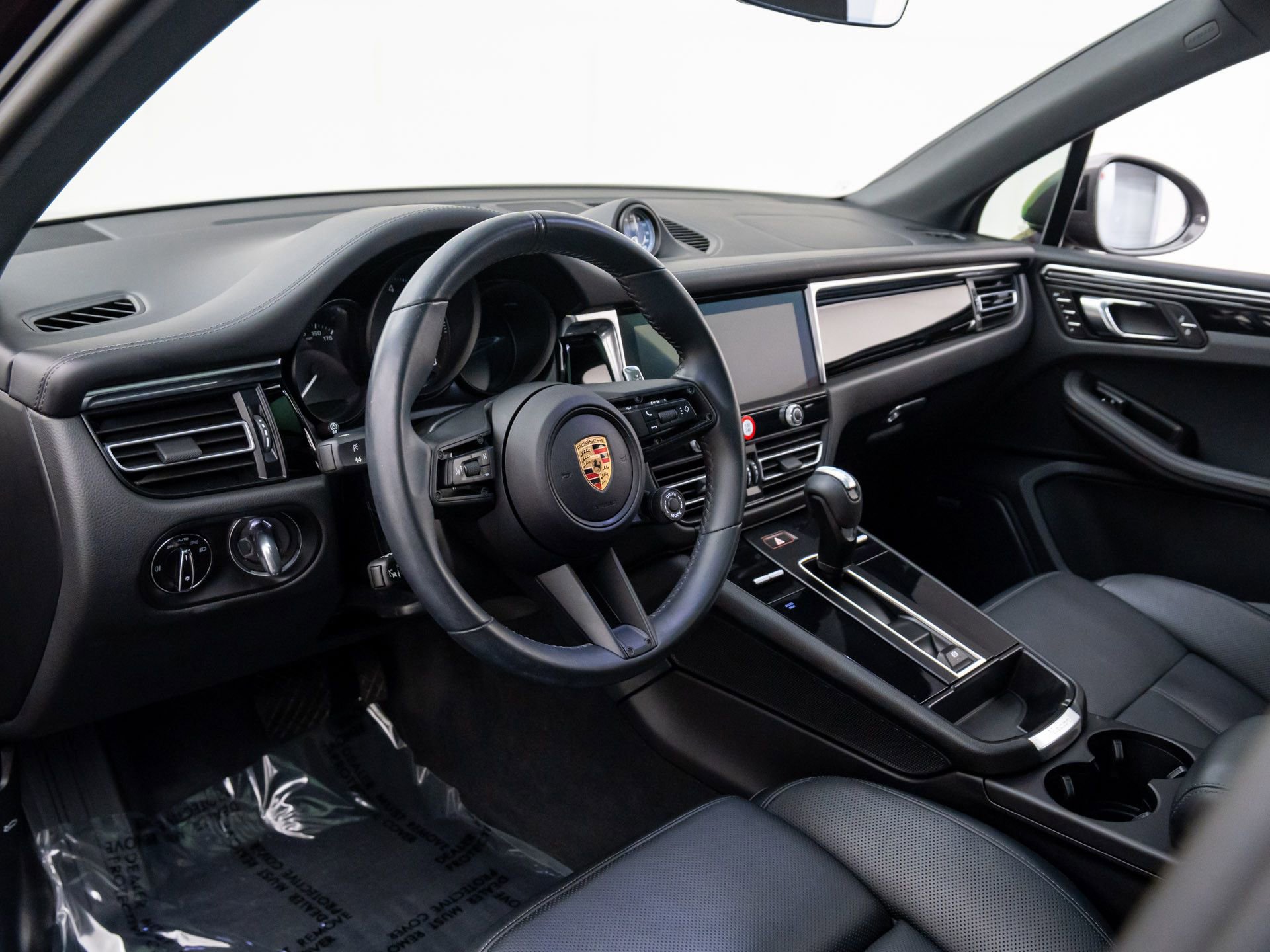 Certified 2024 Porsche Macan Turbo image 4