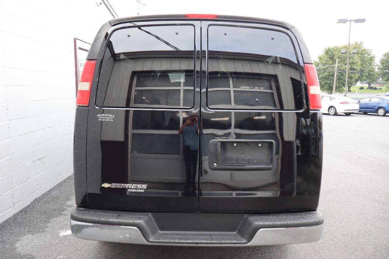 Used 2016 Chevrolet Express 3500 LT w/ LT Preferred Equipment Group RWD image 3
