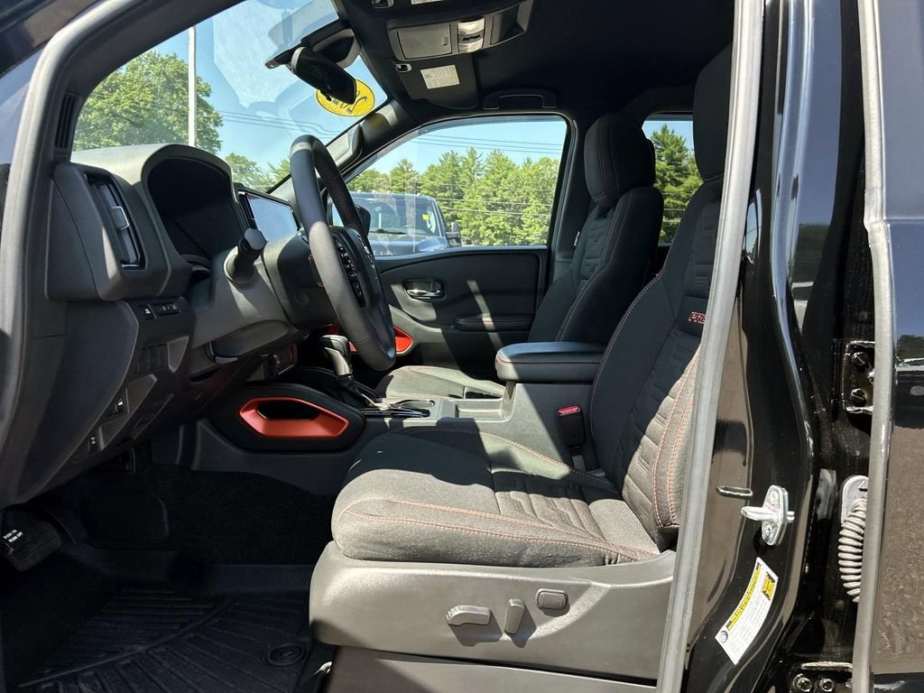 Used 2025 Nissan Frontier PRO-4X AWD/4WD image 13