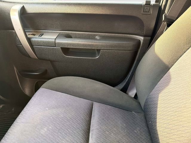 Used 2011 Chevrolet Silverado 2500 LT w/ Interior Plus Package AWD/4WD image 16