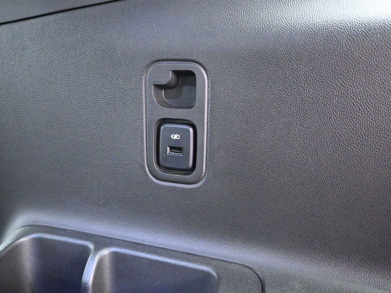 Used 2022 Chevrolet Traverse LT w/ Midnight/Sport Edition image 40