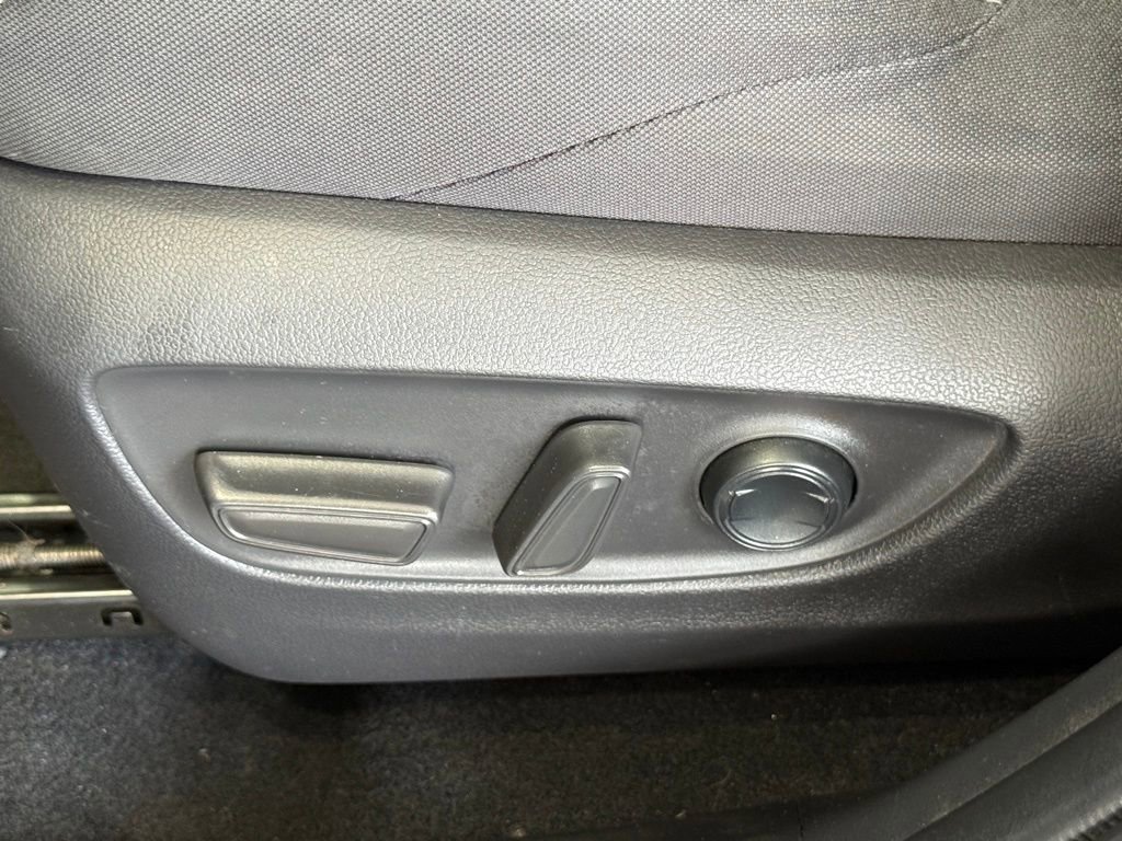 Certified 2021 Toyota Venza LE image 22