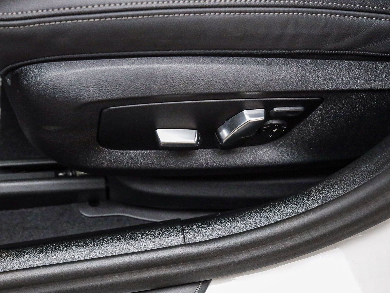 Certified 2023 BMW 530e w/ M Sport Package image 22